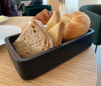 Frühstück im Kelsen Bistro im Parlament in Wien