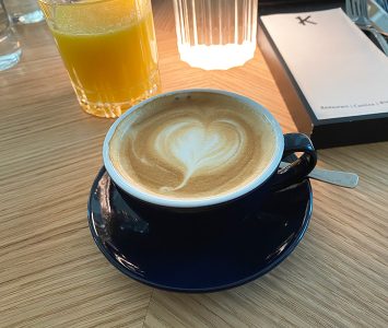 Frühstück im Kelsen Bistro im Parlament in Wien