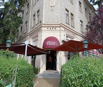 Frühstück im Café Mayer in Wien