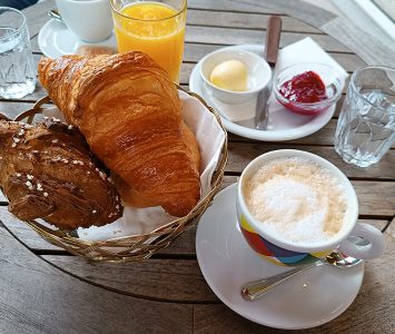 Frühstück im Café Mayer in Wien