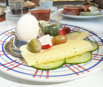 Frühstück im Café Caché in Wien