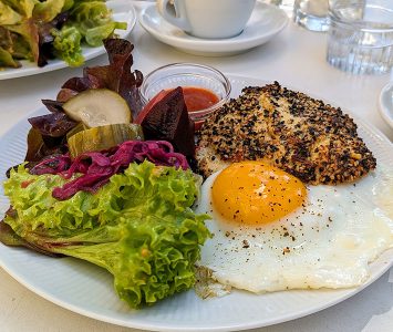 Frühstück im Café Caché in Wien