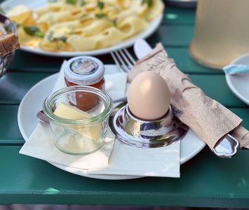 Frühstück im Café Pavillon Schönbrunn in Wien