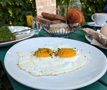 Frühstück im Café Pavillon Schönbrunn in Wien