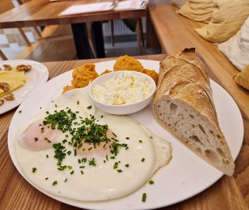 Frühstück im Ährlich in Wien