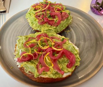 Frühstück im Bistro Deppat in Wien