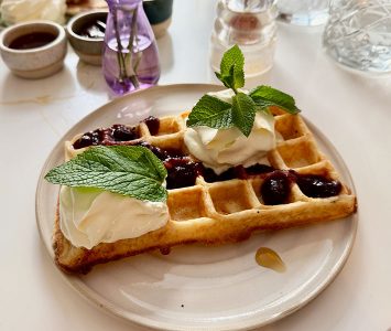 Frühstück im Bistro Deppat in Wien