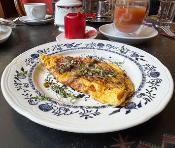 Frühstück im Kaffee Kunze in Wien