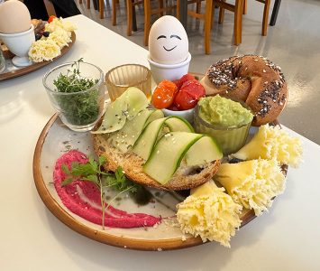 Frühstück in der Hidden Kitchen in Wien.