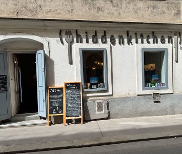 Frühstück in der Hidden Kitchen in Wien.