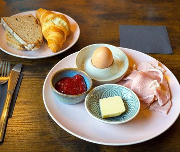 Frühstück im Lebenslinien Café in Wien